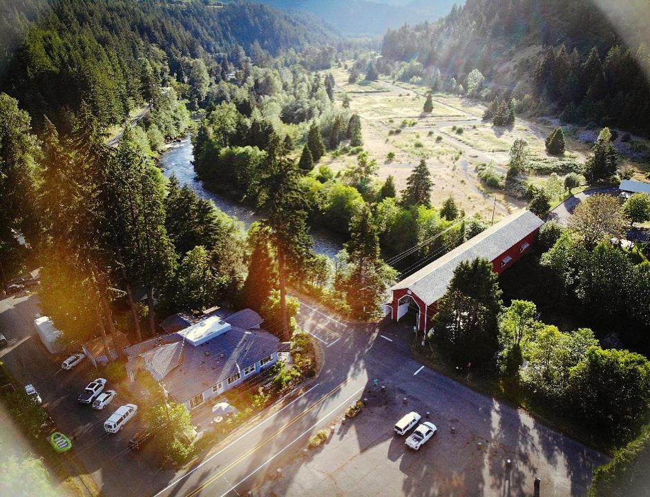 Oakridge Westfir Lodge & Mountain Market מראה חיצוני תמונה